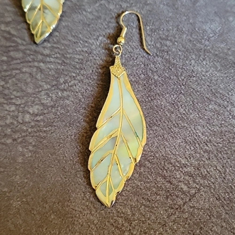 Vtg Estate Gold Plated Art Deco Mother of Pearl Leaf Earrings